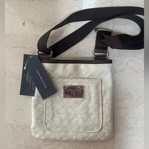 NWT Tommy Hilfiger Messenger Bag